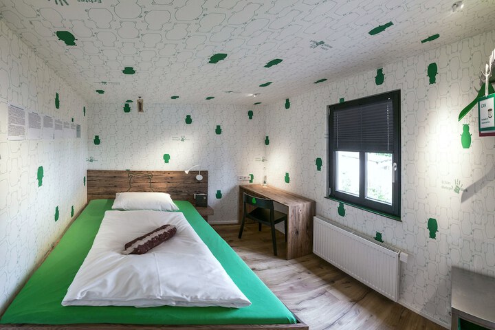 Room 10 of 39