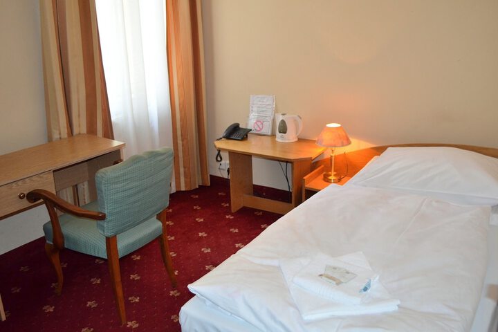 Room 7 of 60