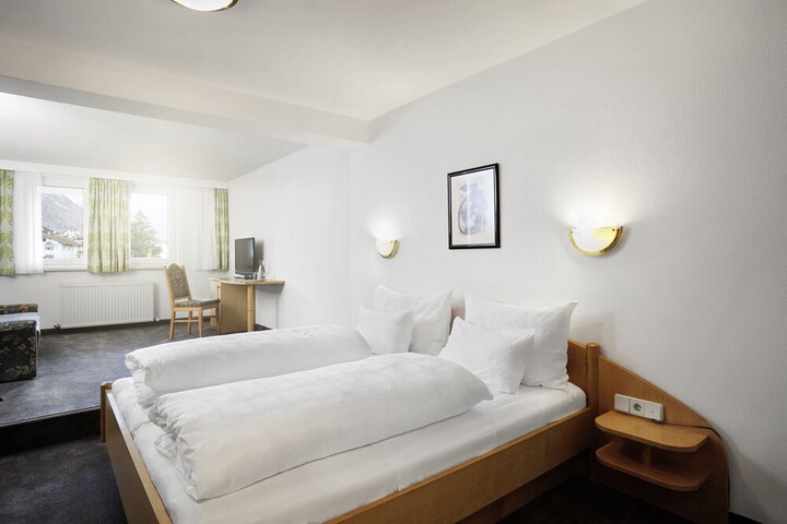 Room 3 of 37