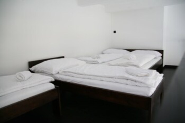 Room 222 of 275