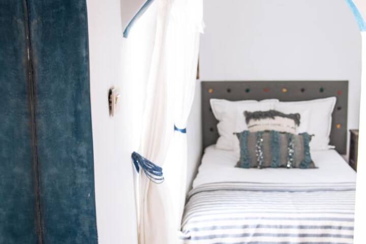 Room 5 of 40