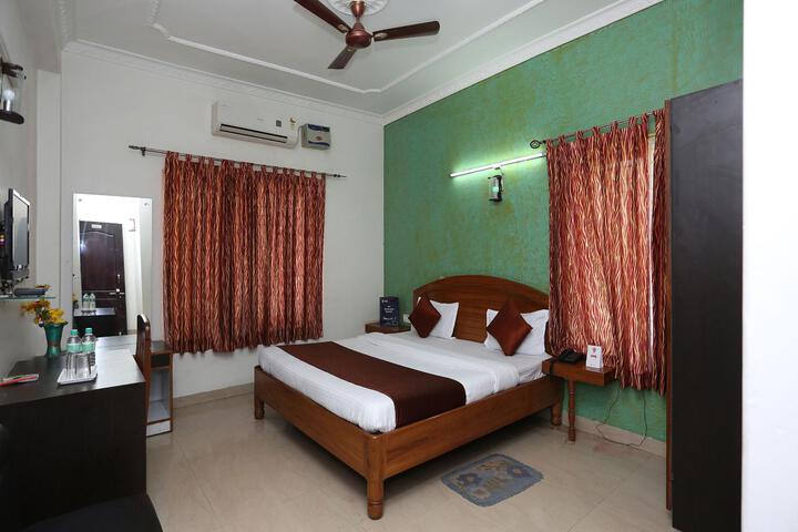 Room 2 of 4