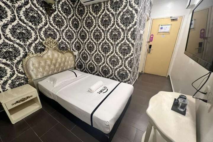 Room 12 of 15