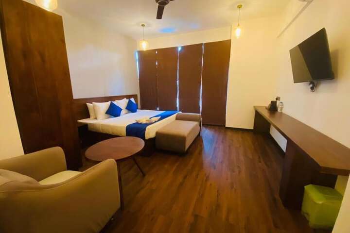 Room 9 of 28