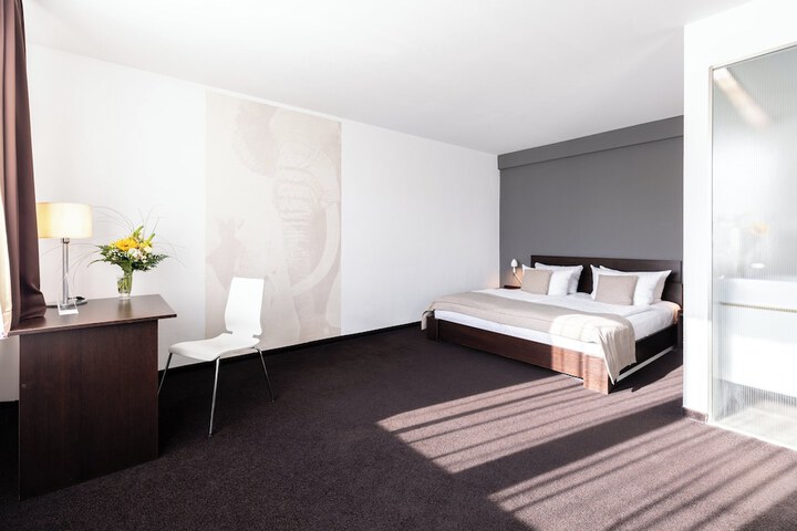 Room 13 of 62