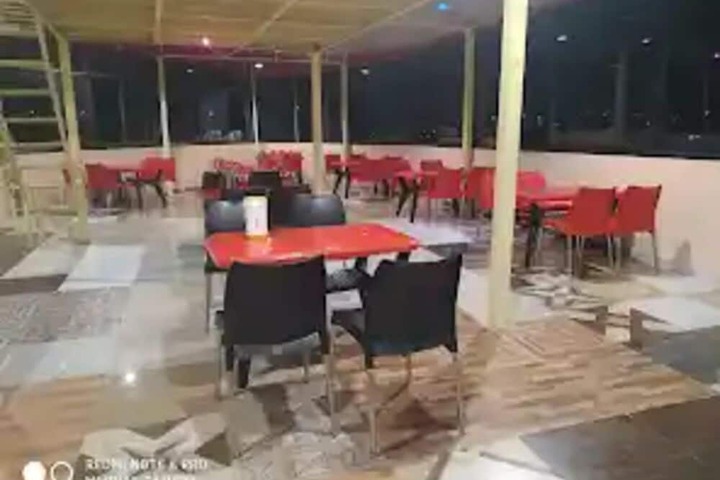 Dining 14 of 16