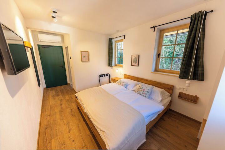 Room 7 of 24