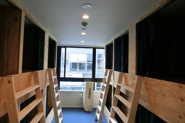 Room 11 of 50