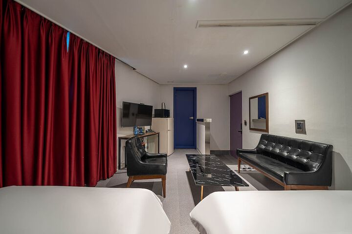 Room 36 of 82