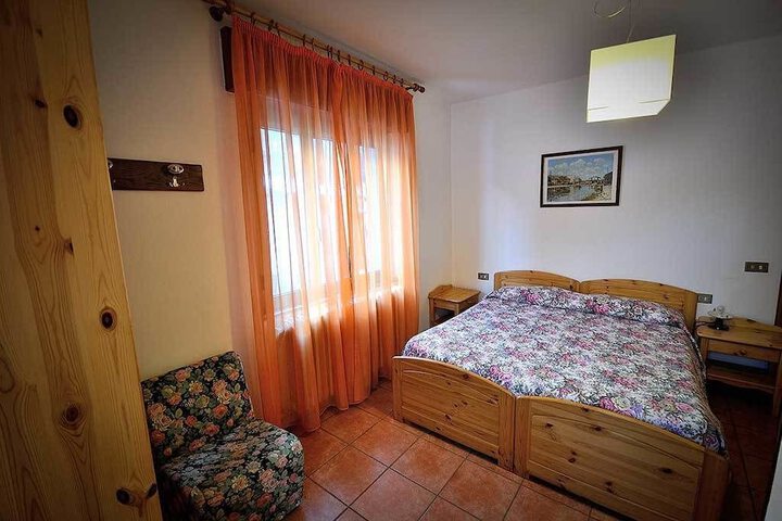 Room 12 of 35