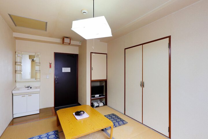 Room 12 of 64
