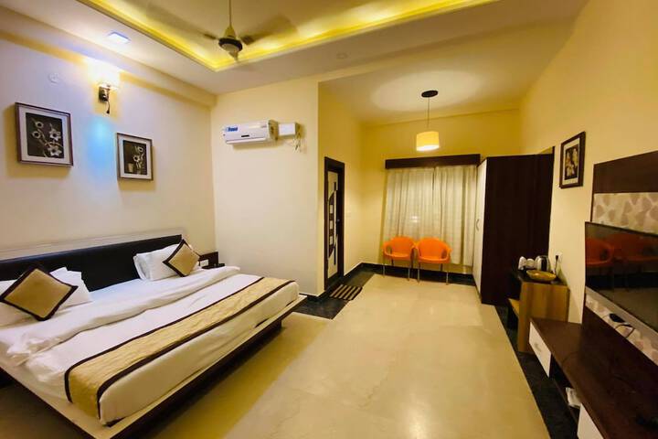 Room 16 of 28