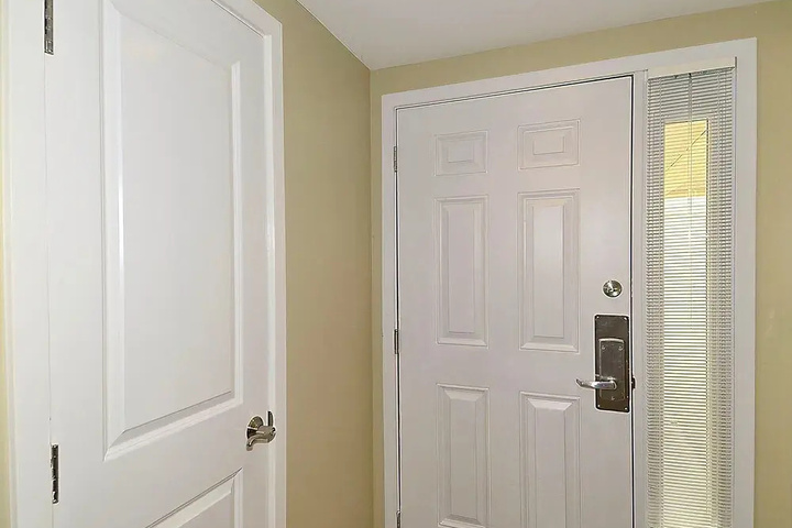 Room 8 of 17