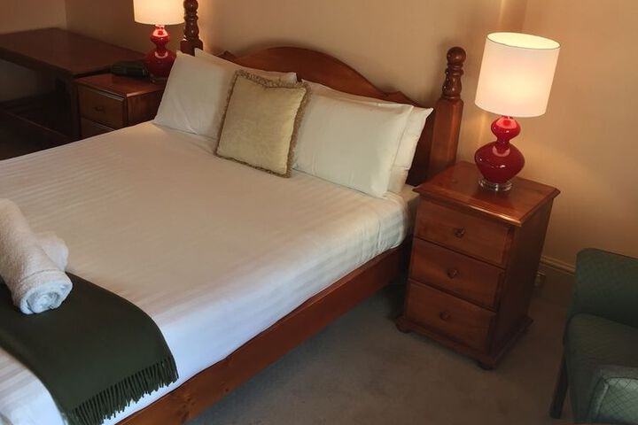 Room 12 of 66