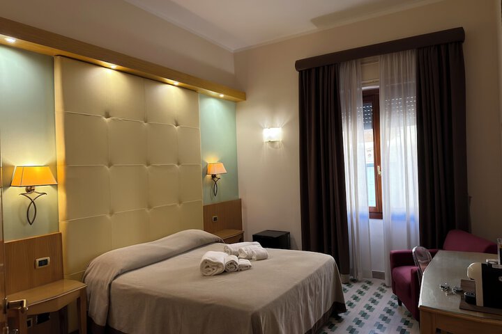 Room 9 of 27