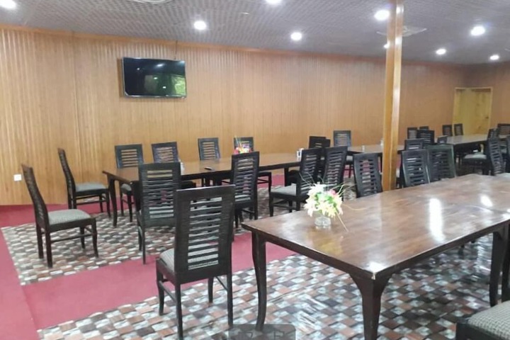 Dining 11 of 19