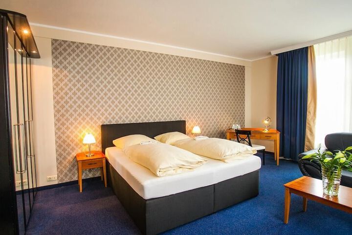 Room 4 of 24