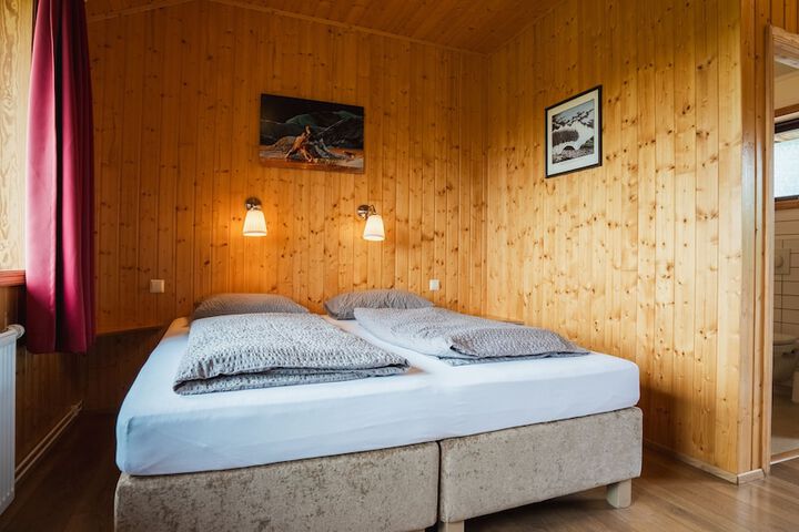 Room 15 of 162