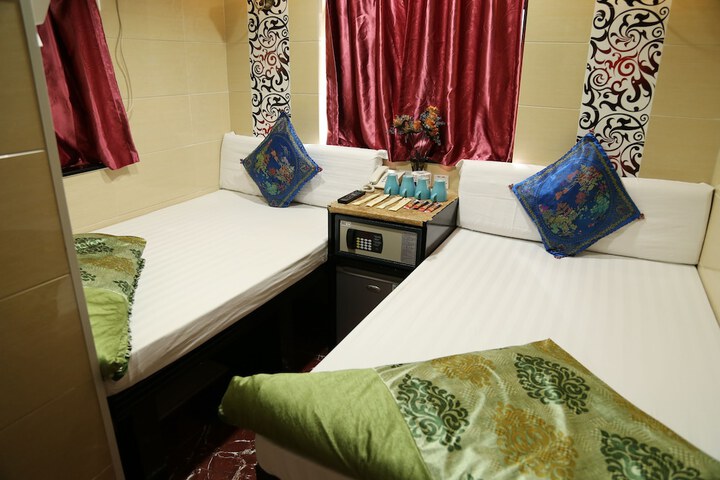 Room 14 of 32
