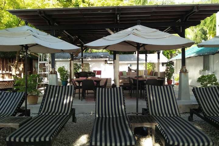 Sundeck 3 of 19