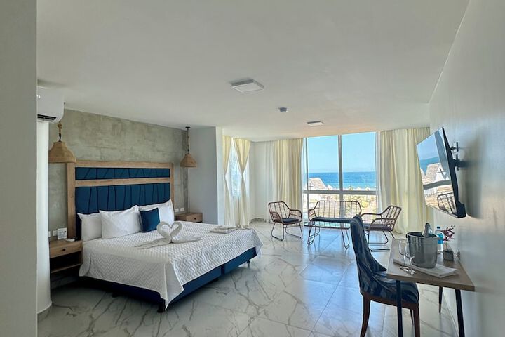 Room 42 of 100