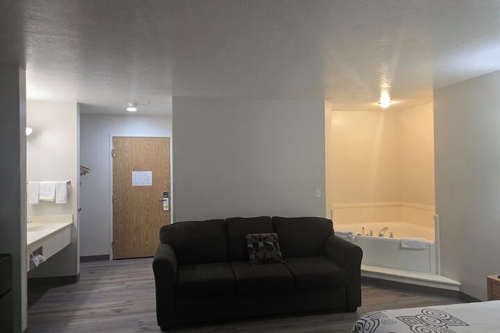 Room 14 of 33