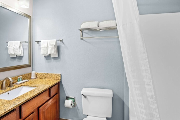 1 Queen Bed Efficiency Suite (2 of 24)