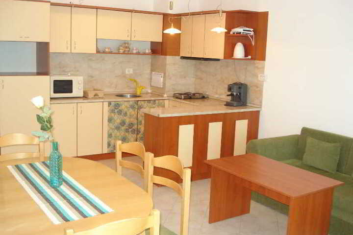 Room 7 of 10