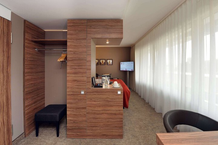 Room 35 of 114