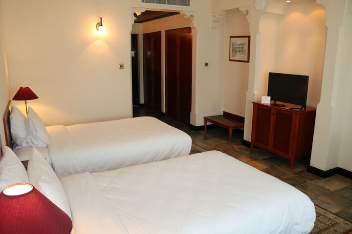 Room 2 of 164