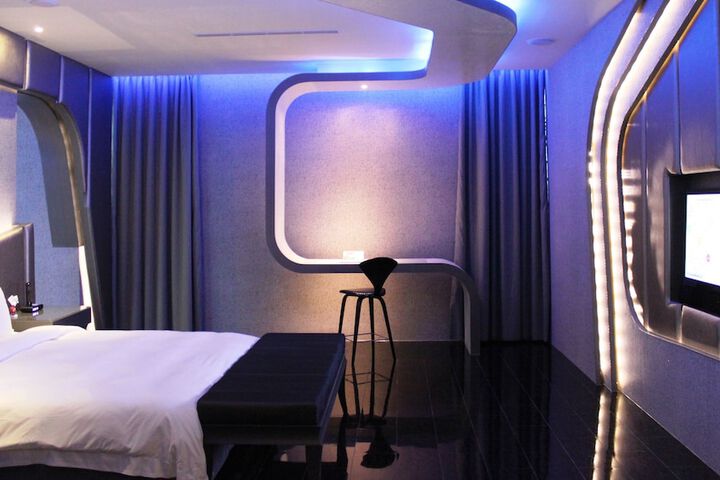 Room 3 of 53