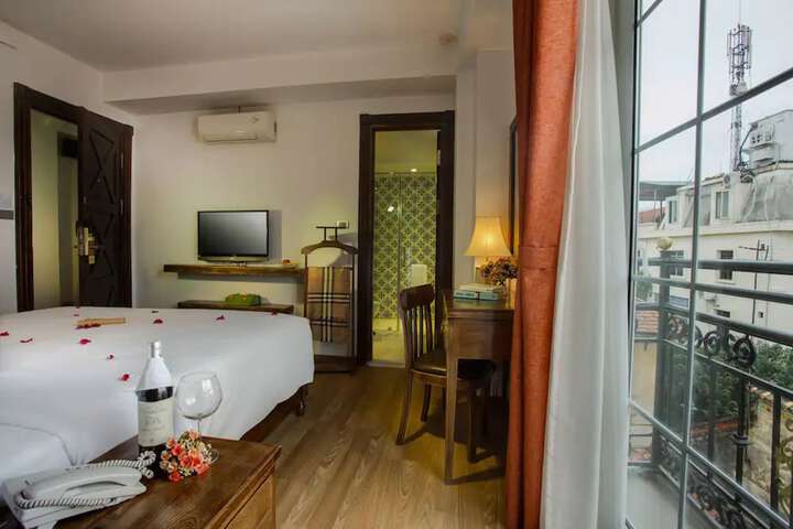 Room 15 of 48