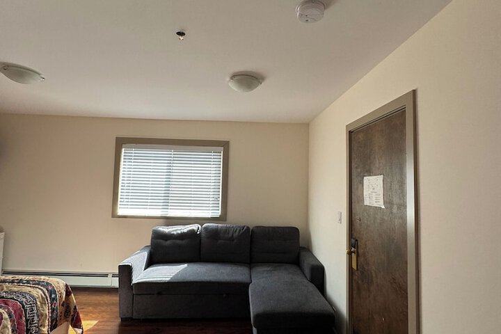 Room 6 of 10