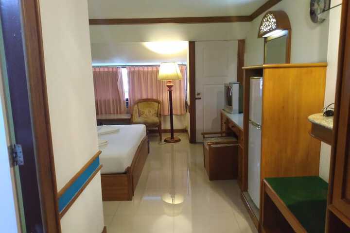 Room 34 of 147