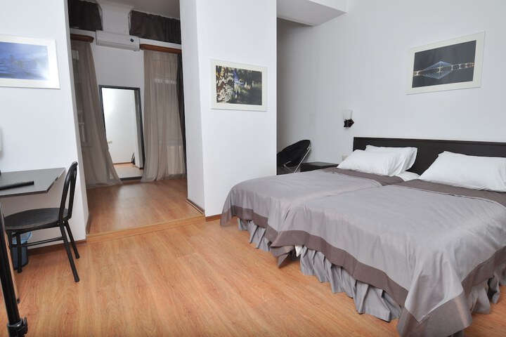 Room 2 of 31