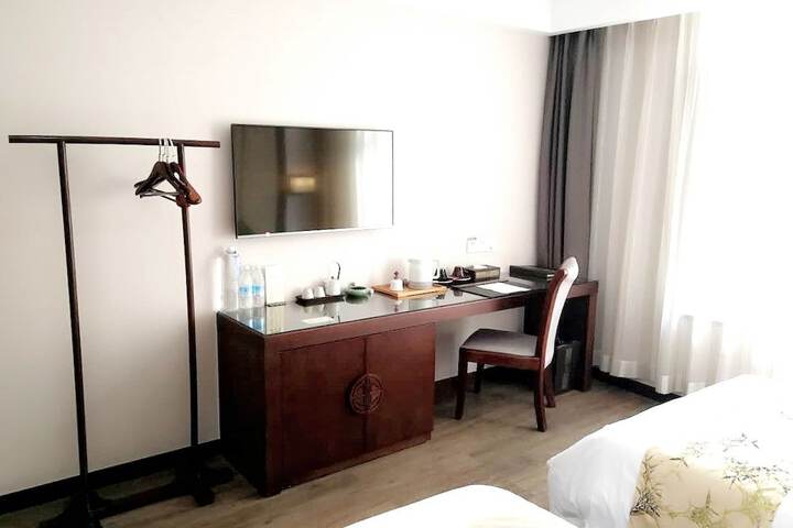 Room 28 of 35