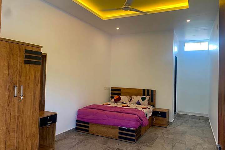 Hotel O S N M Rooms