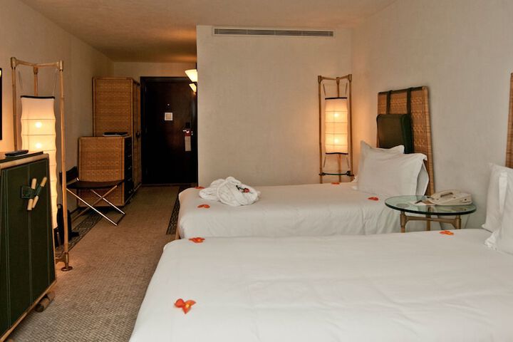 Room 8 of 102