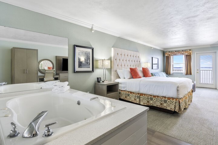 Private spa tub