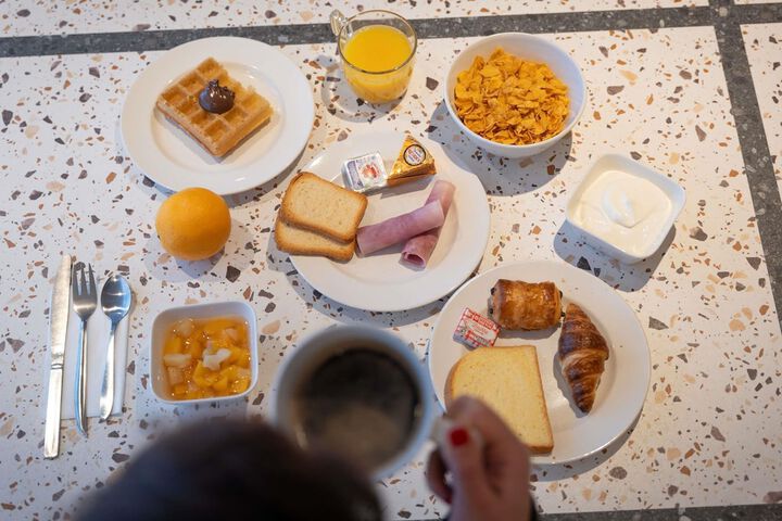Breakfast/Coffee Service 31 of 47