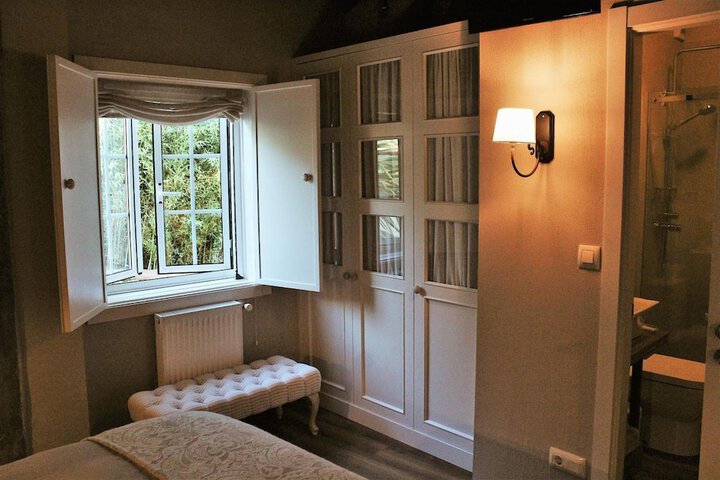 Room 7 of 37