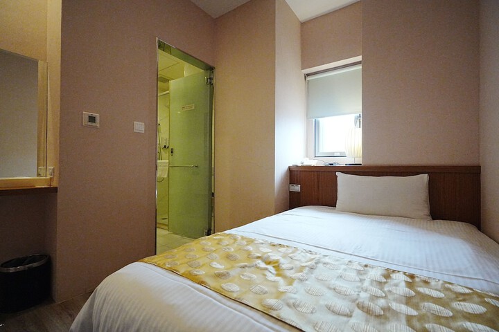 Room 5 of 61