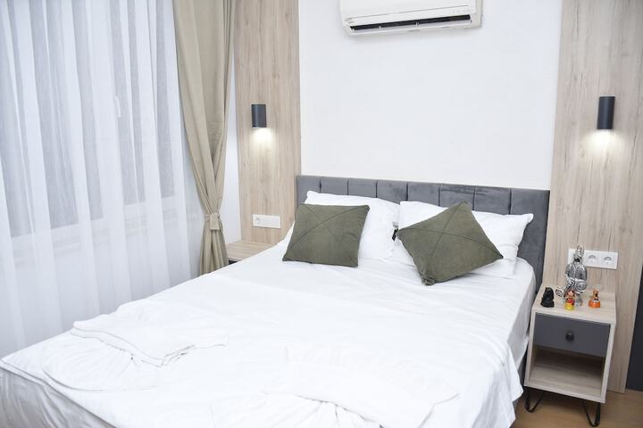 Room 10 of 28