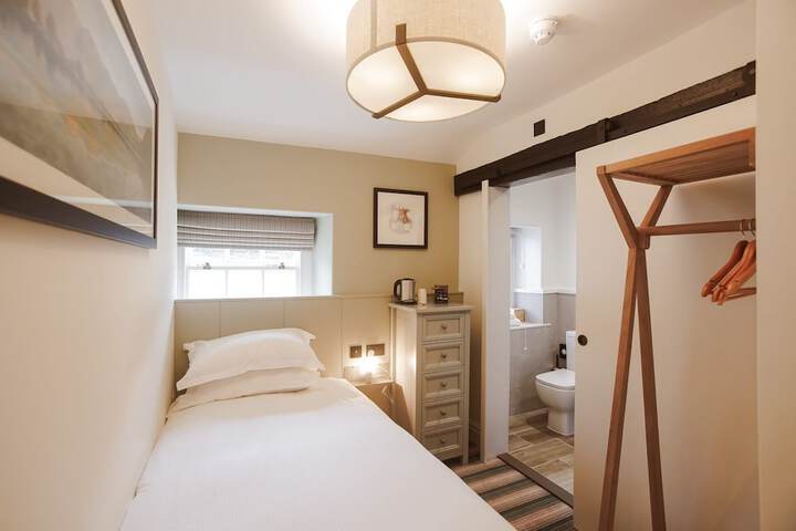 Room 21 of 60