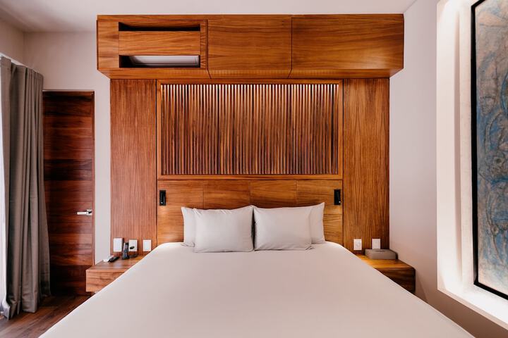 Room 33 of 78