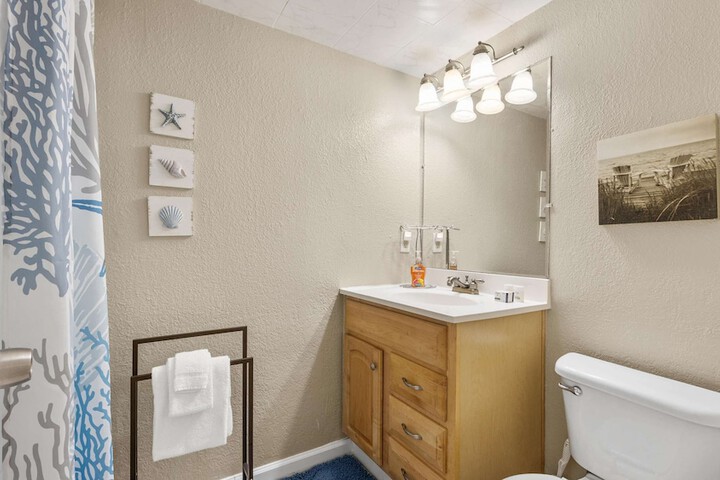 Room 16 of 38
