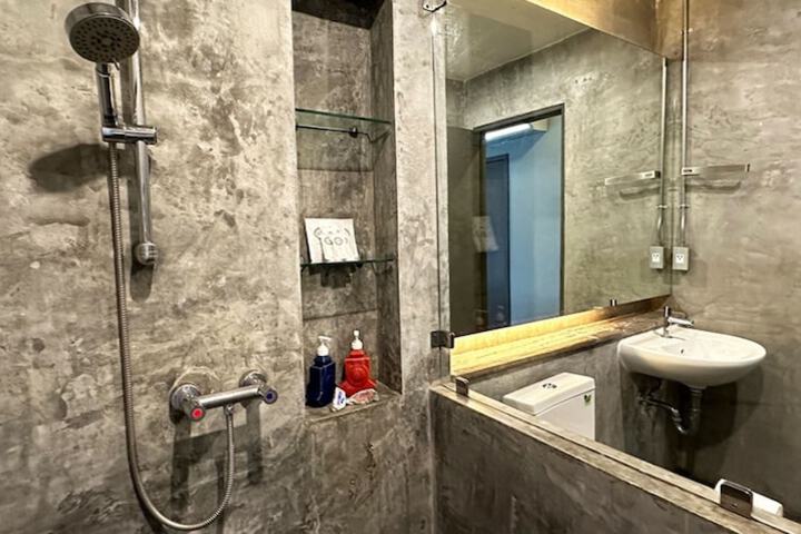 Room 12 of 36
