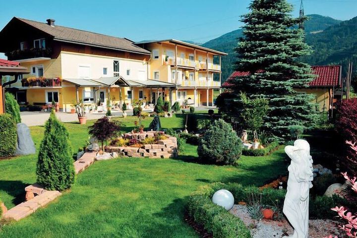Hotel Exterior 80 of 87
