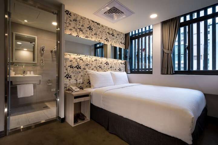 Room 13 of 43