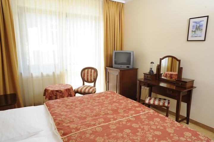 Room 3 of 81